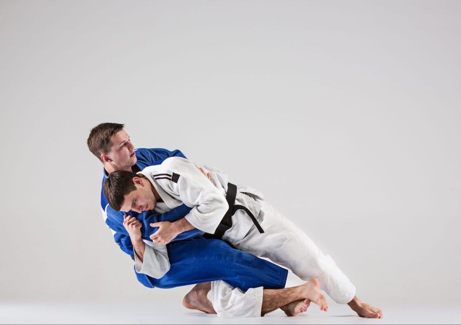 https://fmjudo.es/wp-content/uploads/2023/10/dos-luchadores-judokas-que-luchan-contra-hombres-4-scaled-e1698388782499-915x646.jpg